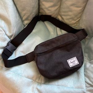 Herschel black crosshatch fifteen waist pack